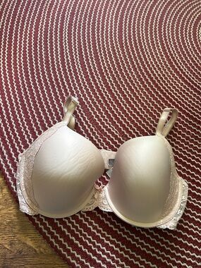 Victoria's Secret Smooth blush pink Lace-Dream Angels  Bra